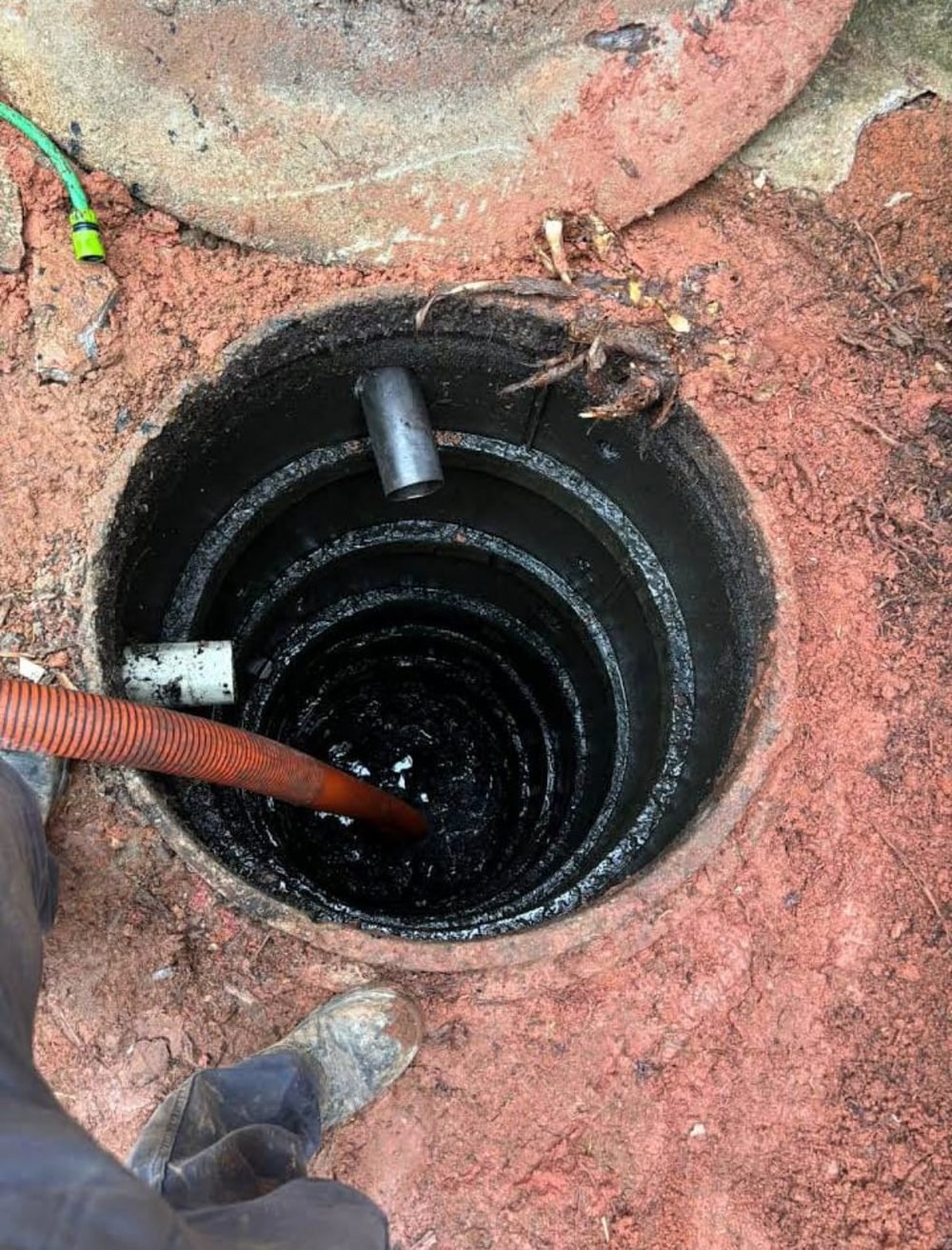 Limpeza de fossa e hidrojateamento em Nova Esperança