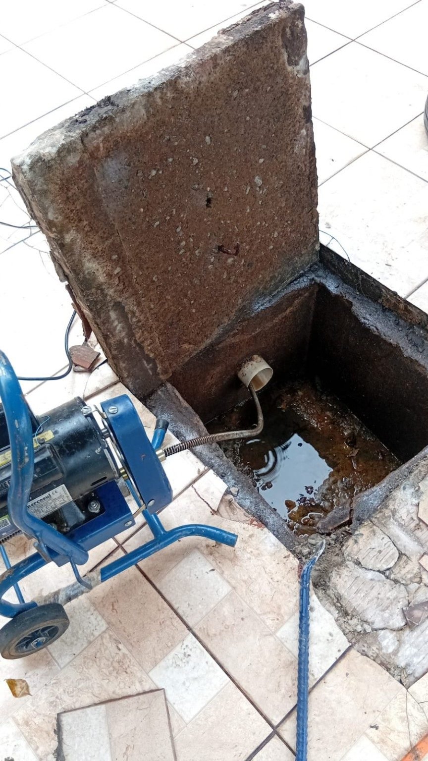 Limpeza e desentupimento de caixa de gordura em Nova Esperança